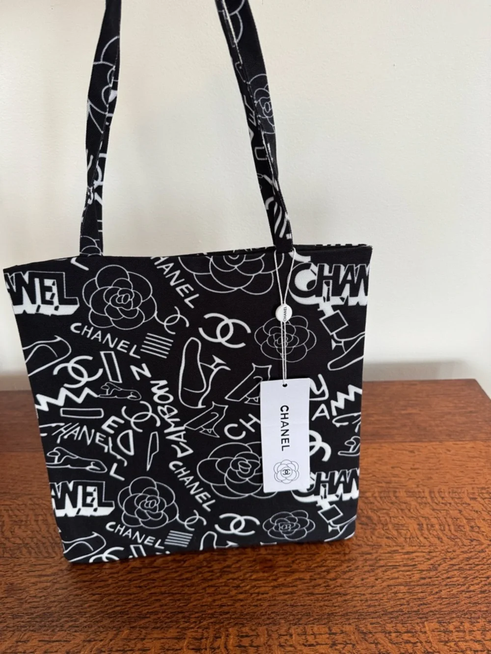 New Chanel VIP GWP (Gift With Purchase) novelty tote bag; with Beauty Items - Picture 1 of 5